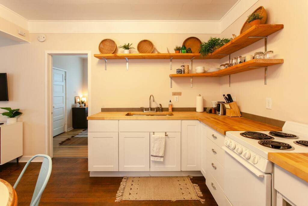 Classic & Cozy Apartments - Parking & Close To Dw Medford Extérieur photo