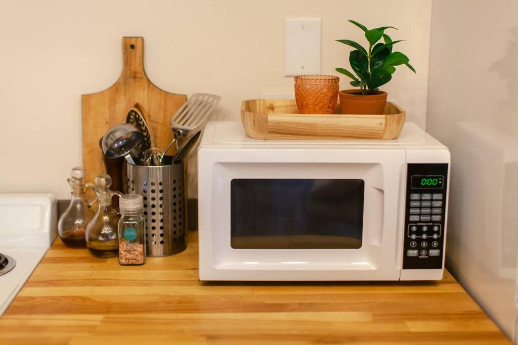 Classic & Cozy Apartments - Parking & Close To Dw Medford Extérieur photo