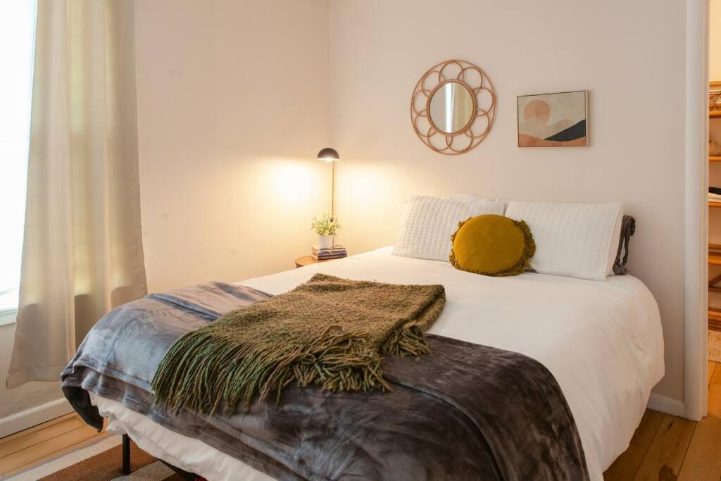 Classic & Cozy Apartments - Parking & Close To Dw Medford Extérieur photo