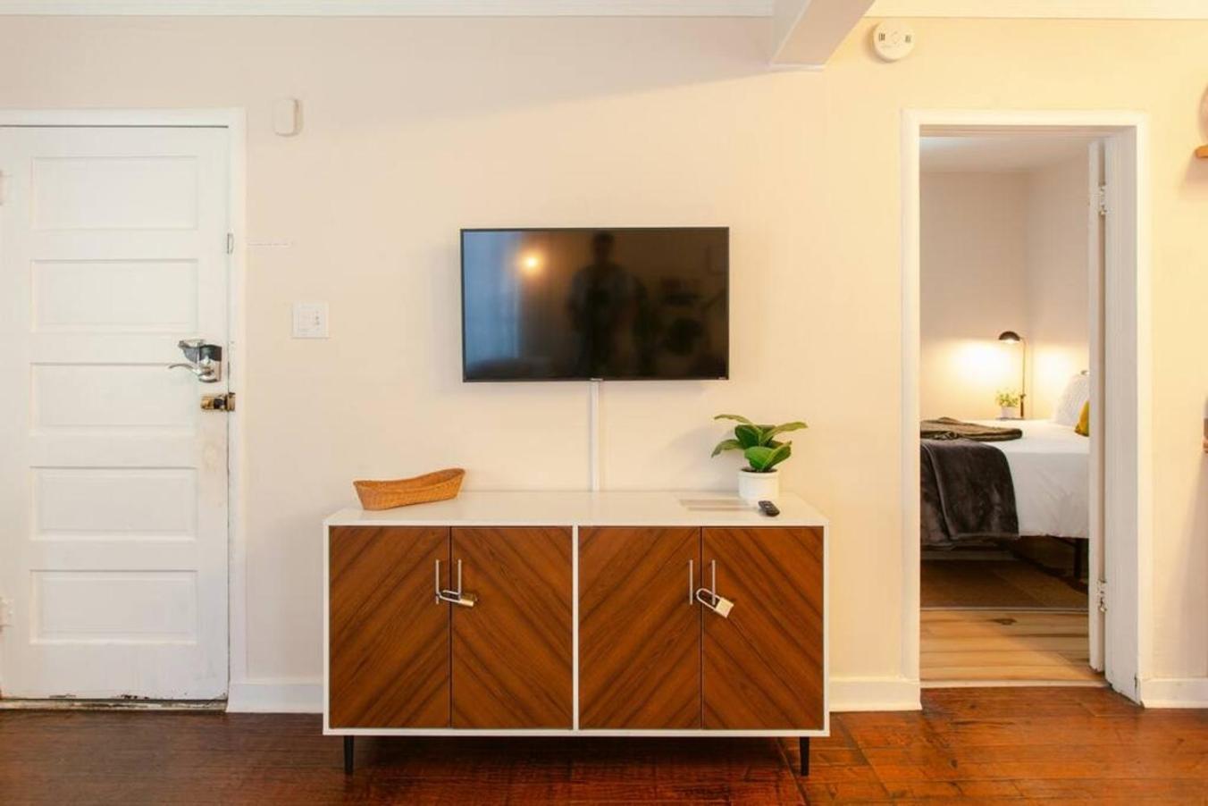 Classic & Cozy Apartments - Parking & Close To Dw Medford Extérieur photo