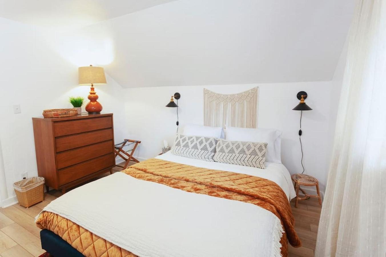 Classic & Cozy Apartments - Parking & Close To Dw Medford Extérieur photo